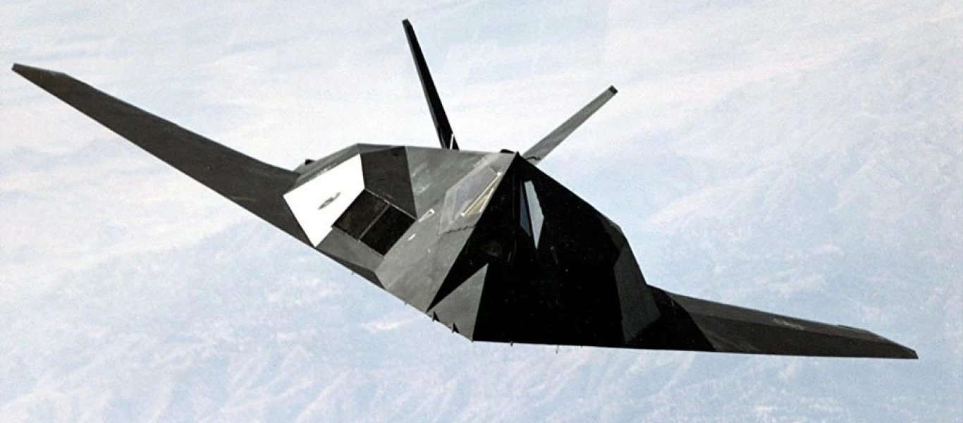 Βίντεο: F-117 που έχουν «αποσυρθεί» από το 2008 πετούν πάνω από τη Νεβάδα